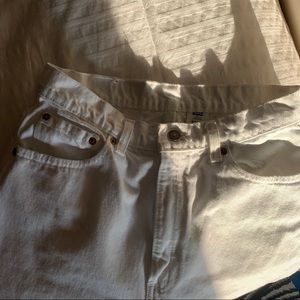 White Levi’s jeans